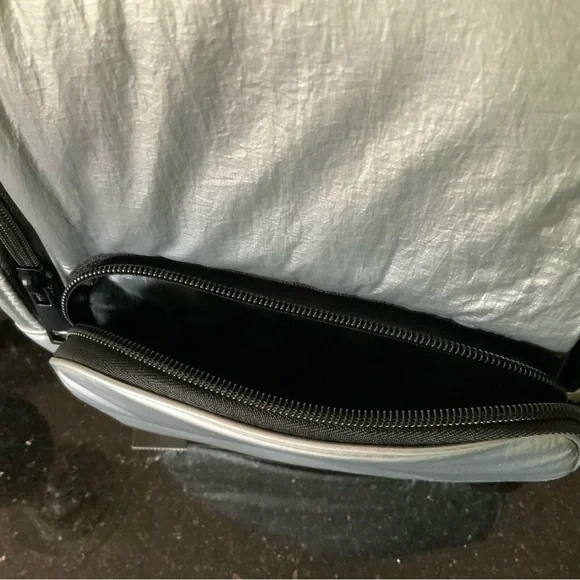 No BOUNDARIES Mini  Sliver Metallic backpack - Picture 8 of 12